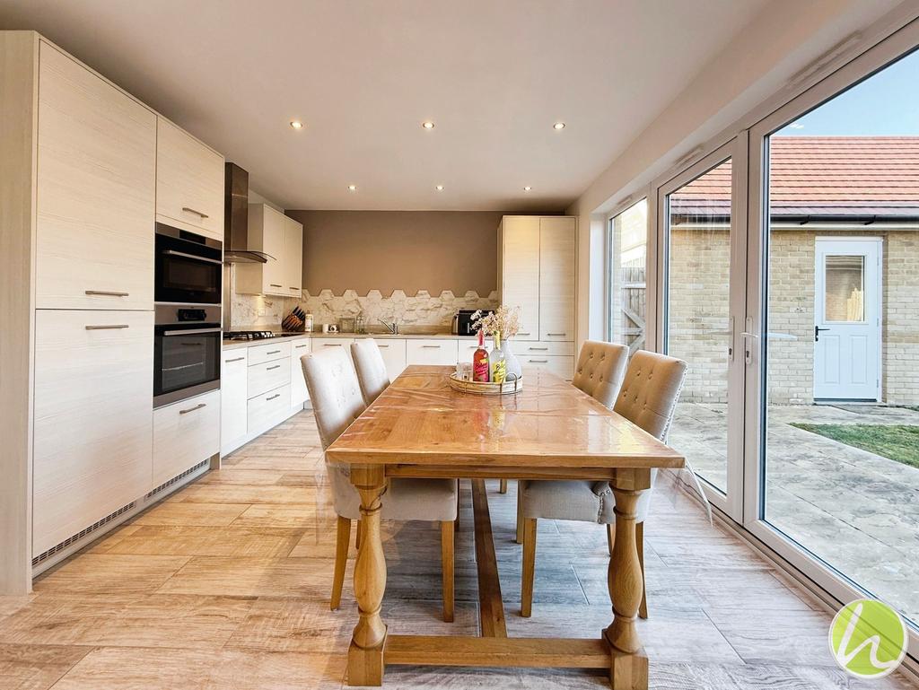 Kitchen/ Dining Room
