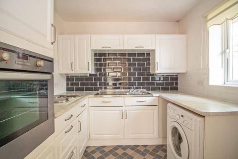 1 bedroom flat for sale, Dene Court, Cowplain, PO8 8HD