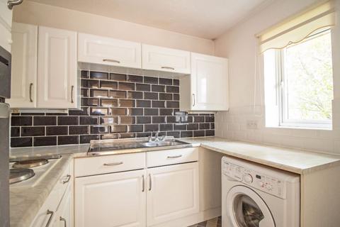 1 bedroom flat for sale, Dene Court, Cowplain, PO8 8HD