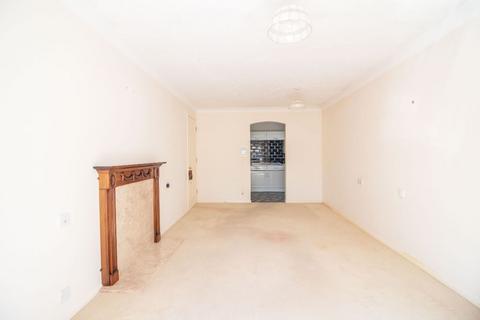 1 bedroom flat for sale, Dene Court, Cowplain, PO8 8HD