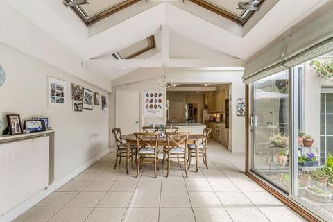 28 Causeway, Horsham, RH12 1HE