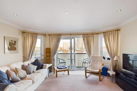 3 bedroom townhouse for sale, Calshot Court, Ocean Village, SO14