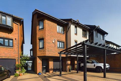 3 bedroom townhouse for sale, Calshot Court, Ocean Village, SO14