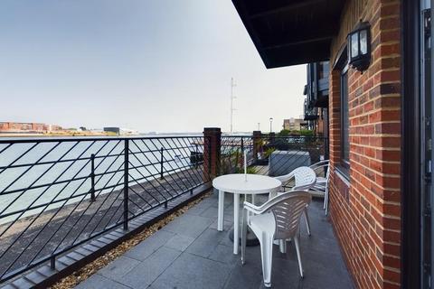 3 bedroom townhouse for sale, Calshot Court, Ocean Village, SO14