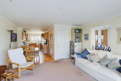 3 bedroom townhouse for sale, Calshot Court, Ocean Village, SO14