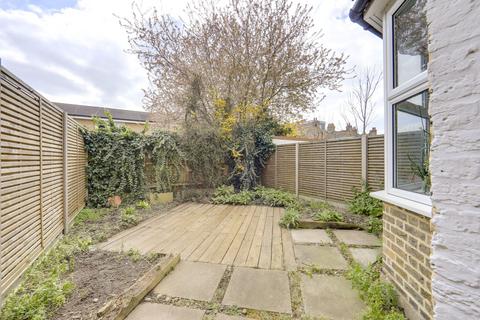 35 Elmer Road, London, SE6 2HA