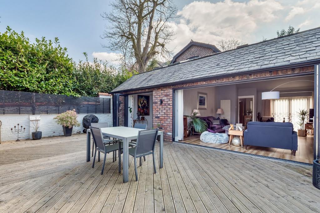 Alfresco Dining