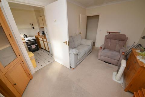1 bedroom flat for sale, Station Road, Tenby