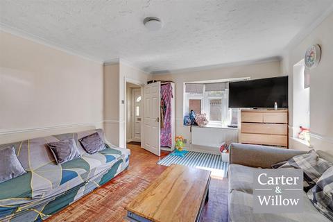 3 bedroom semi-detached house for sale, Heathfield Park Drive, Essex