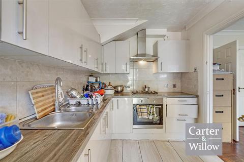 3 bedroom semi-detached house for sale, Heathfield Park Drive, Essex