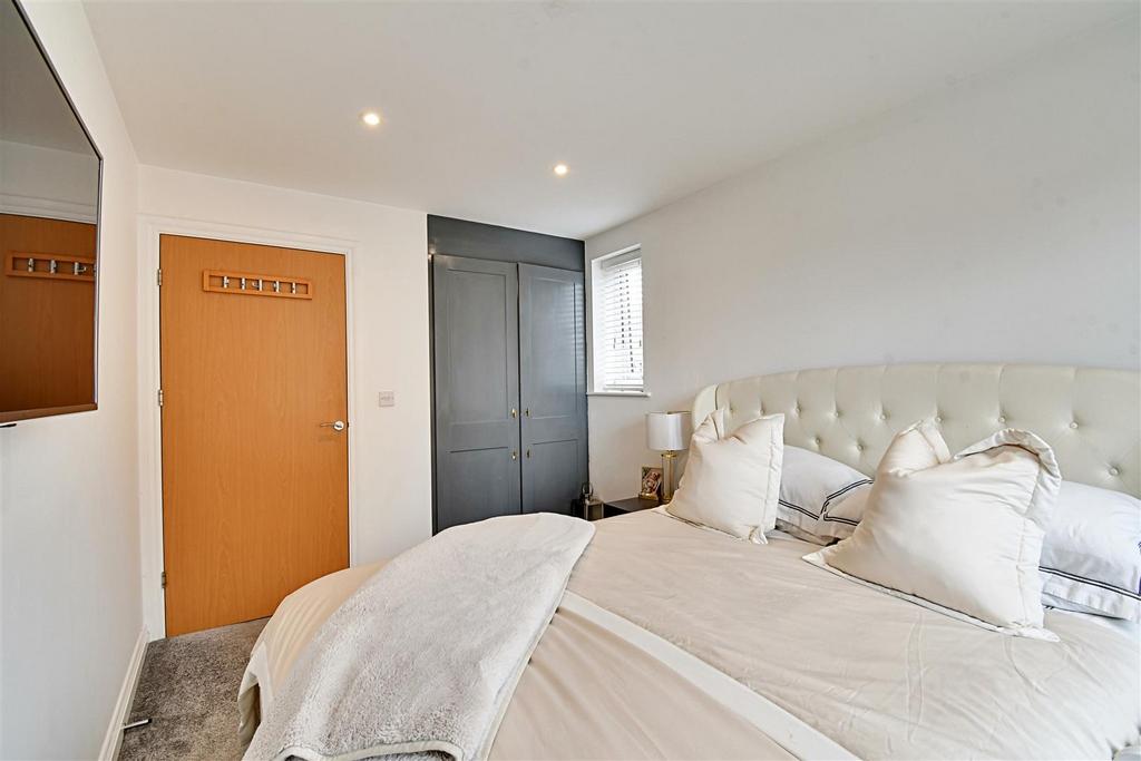 Bedroom 1 2.jpg