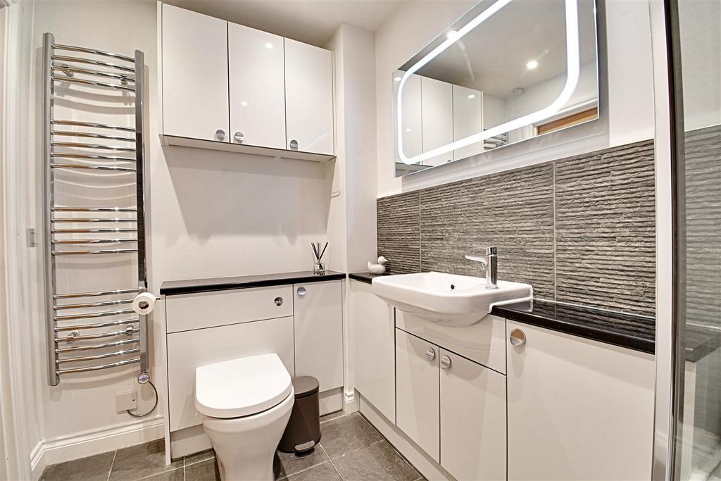 Bathroom 2.jpg