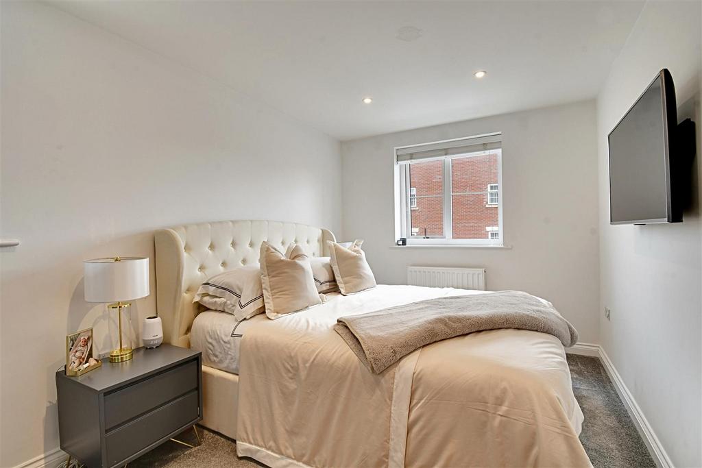 Bedroom 1 1.jpg