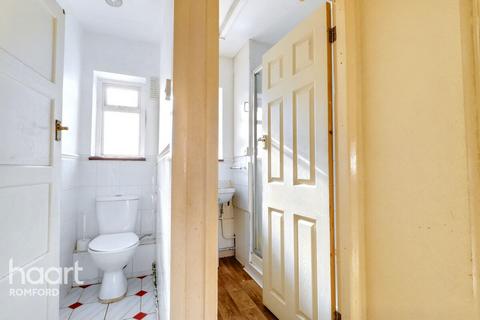 2 bedroom maisonette for sale, Park Lane, Hornchurch, RM11 1BD