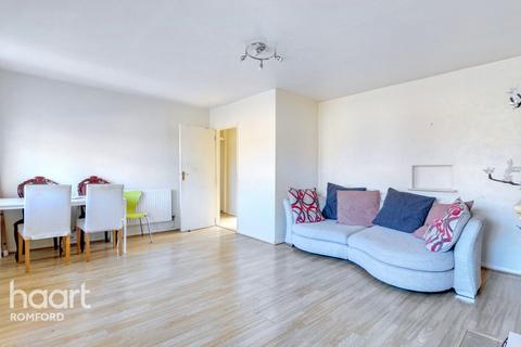 2 bedroom maisonette for sale, Park Lane, Hornchurch, RM11 1BD