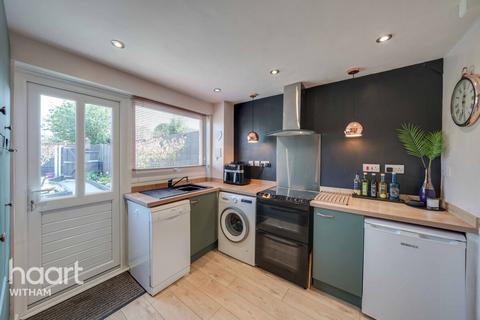 12 Blott Rise, Witham, CM8 1DG