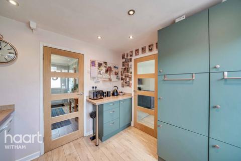 12 Blott Rise, Witham, CM8 1DG