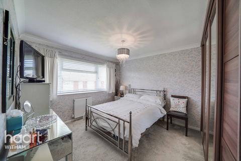 12 Blott Rise, Witham, CM8 1DG