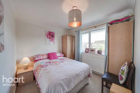 12 Blott Rise, Witham, CM8 1DG