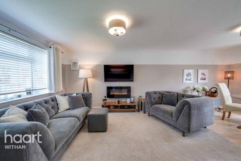12 Blott Rise, Witham, CM8 1DG