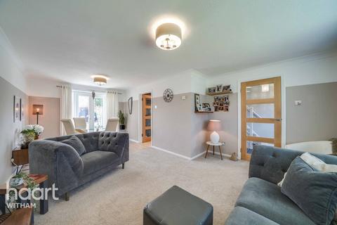 12 Blott Rise, Witham, CM8 1DG