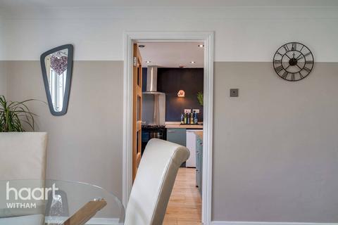 12 Blott Rise, Witham, CM8 1DG