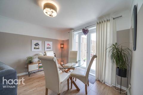 12 Blott Rise, Witham, CM8 1DG