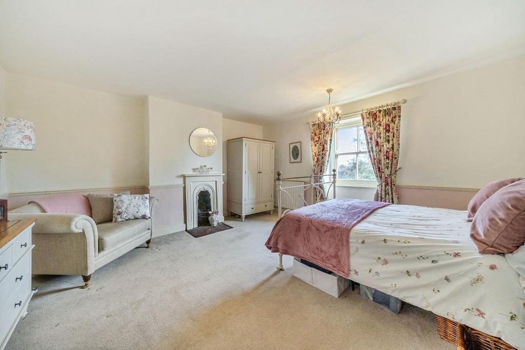 MASTER BEDROOM.jpg