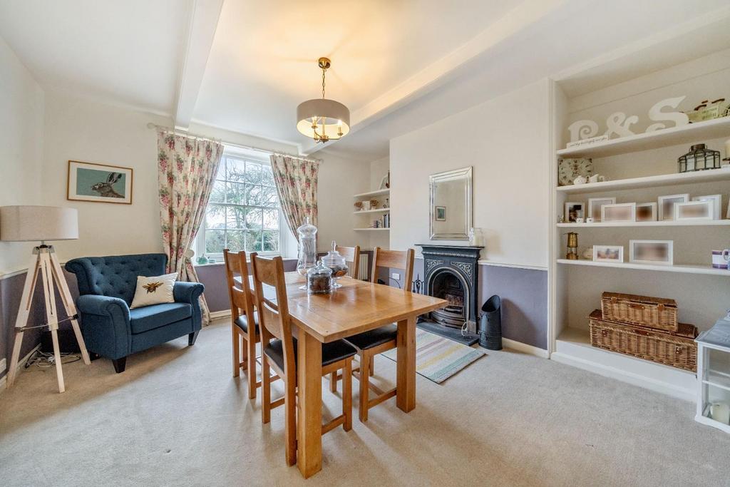 DINING ROOM.jpg