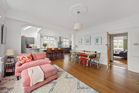 4 Elwill Way, Beckenham, BR3 3AD