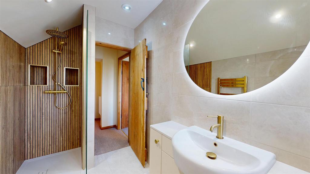 Oak Terrace 3 Bathroom 2.jpg