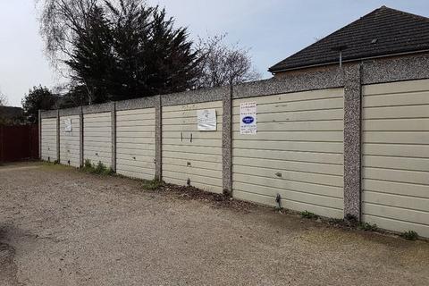 Garage to rent, Twickenham Road, Isleworth TW7