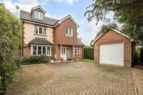 Hawthorne Gardens, Caterham, Surrey, CR3