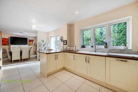 4 bedroom detached house for sale, Hawthorne Gardens, Caterham, Surrey, CR3