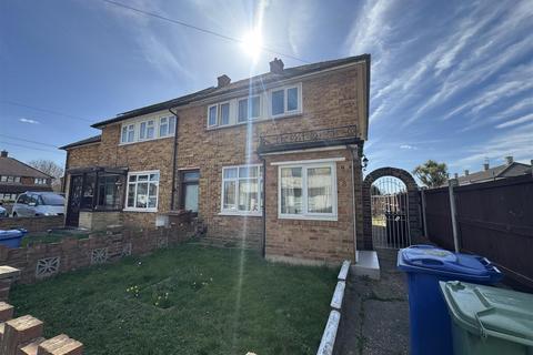 3 bedroom house to rent, Aire Drive, South Ockendon