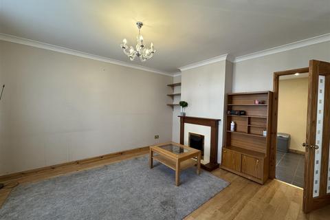 3 bedroom house to rent, Aire Drive, South Ockendon
