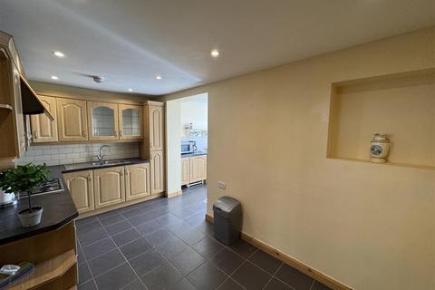 3 bedroom house to rent, Aire Drive, South Ockendon