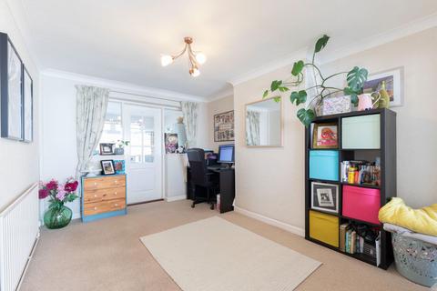 4 Elm Close, Prestbury, Cheltenham, GL52 3ED