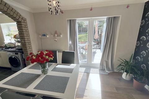 33 Severnside Drive, Sheffield, S13 7GR
