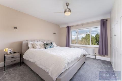 80 Norfolk Avenue, South Croydon, CR2 8BS