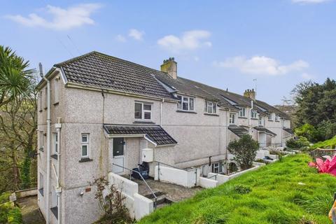 1 bedroom ground floor flat for sale, Saracen Way, Penryn - Enjoying a wooded outlook!