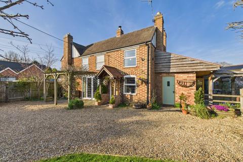 4 bedroom detached house for sale, Main Street, Pinvin