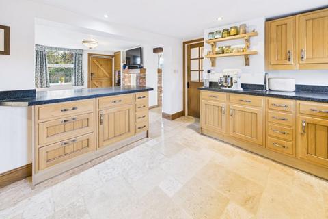 4 bedroom detached house for sale, Main Street, Pinvin