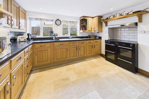 4 bedroom detached house for sale, Main Street, Pinvin