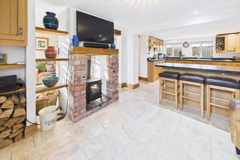 4 bedroom detached house for sale, Main Street, Pinvin