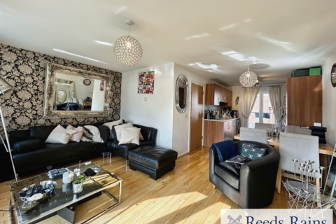 3 bedroom end of terrace house for sale, Moss Street, Greater Manchester M7