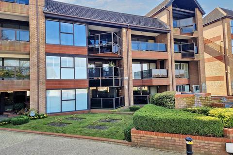 2 bedroom flat for sale, Shorland Court, Esplanade, Rochester