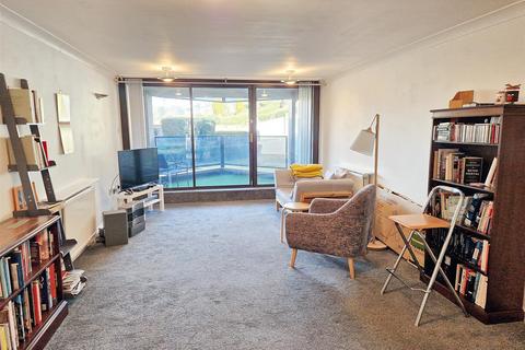 2 bedroom flat for sale, Shorland Court, Esplanade, Rochester