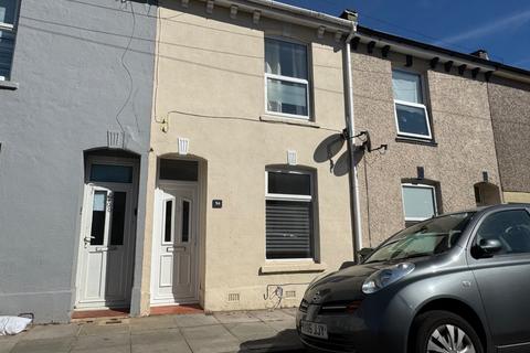 3 bedroom terraced house to rent, Reginald Road, Hampshire PO4