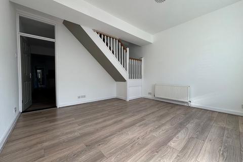 3 bedroom terraced house to rent, Reginald Road, Hampshire PO4